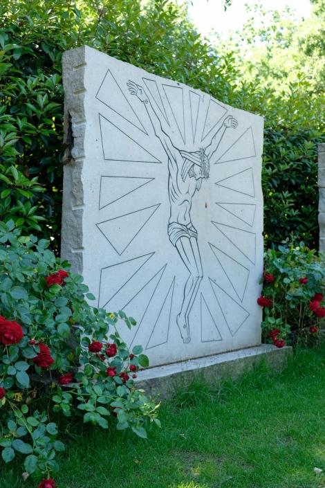 Grabstein im Garten der Erinnerung Rosengarten